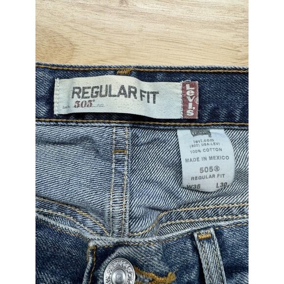 VINTAGE Levi's 505 Men Shorts 36 Blue Y2K Denim Jean Zip Fly Medium Wash - Picture 4 of 5